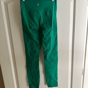 Lululemon Aligns Green, size 4